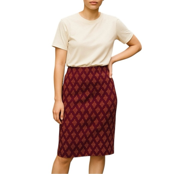 Zara maroon print pencil midi skirt Front slit Size L Geometric Stretchy - Picture 1 of 11